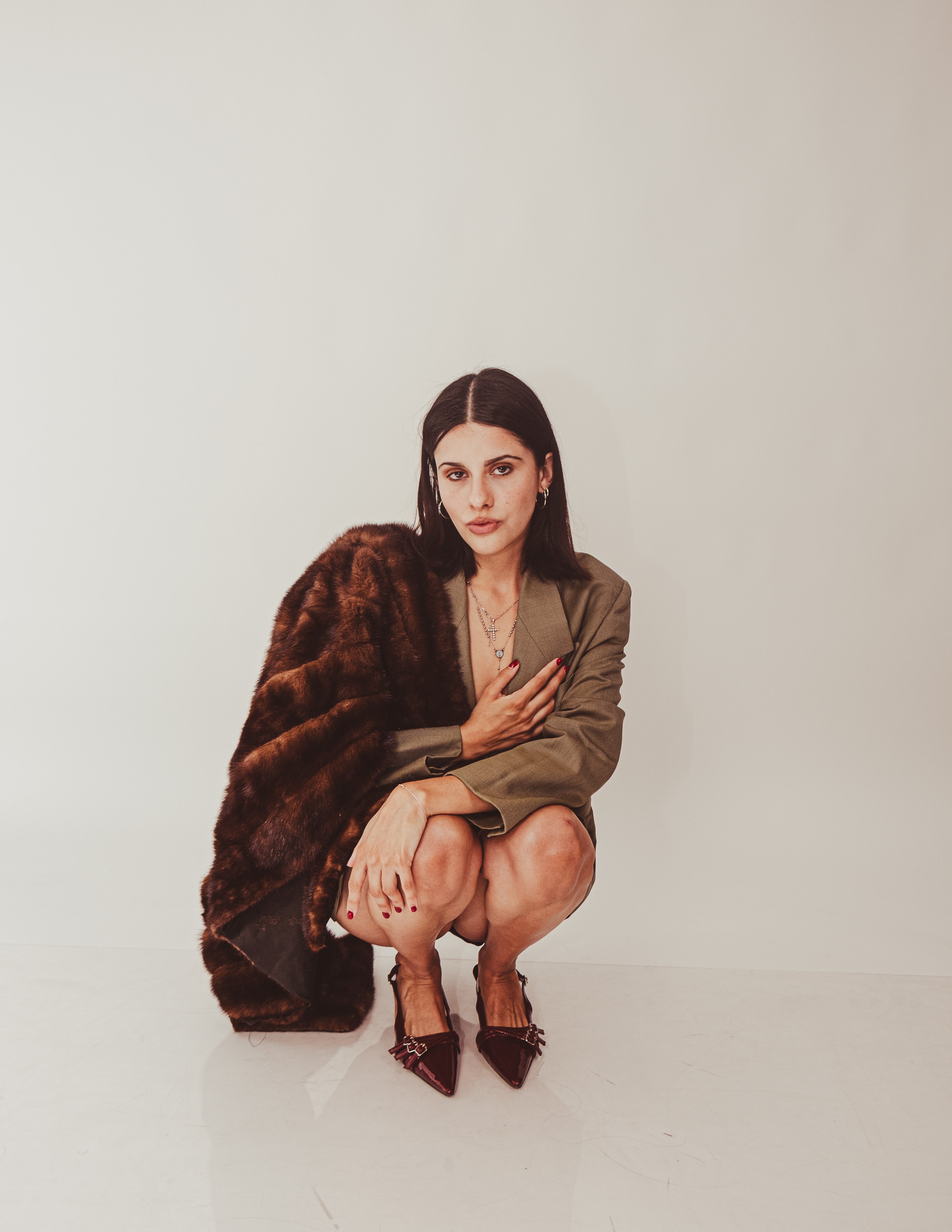 Blazer Oversize Gris Olivo con detalles metálicos