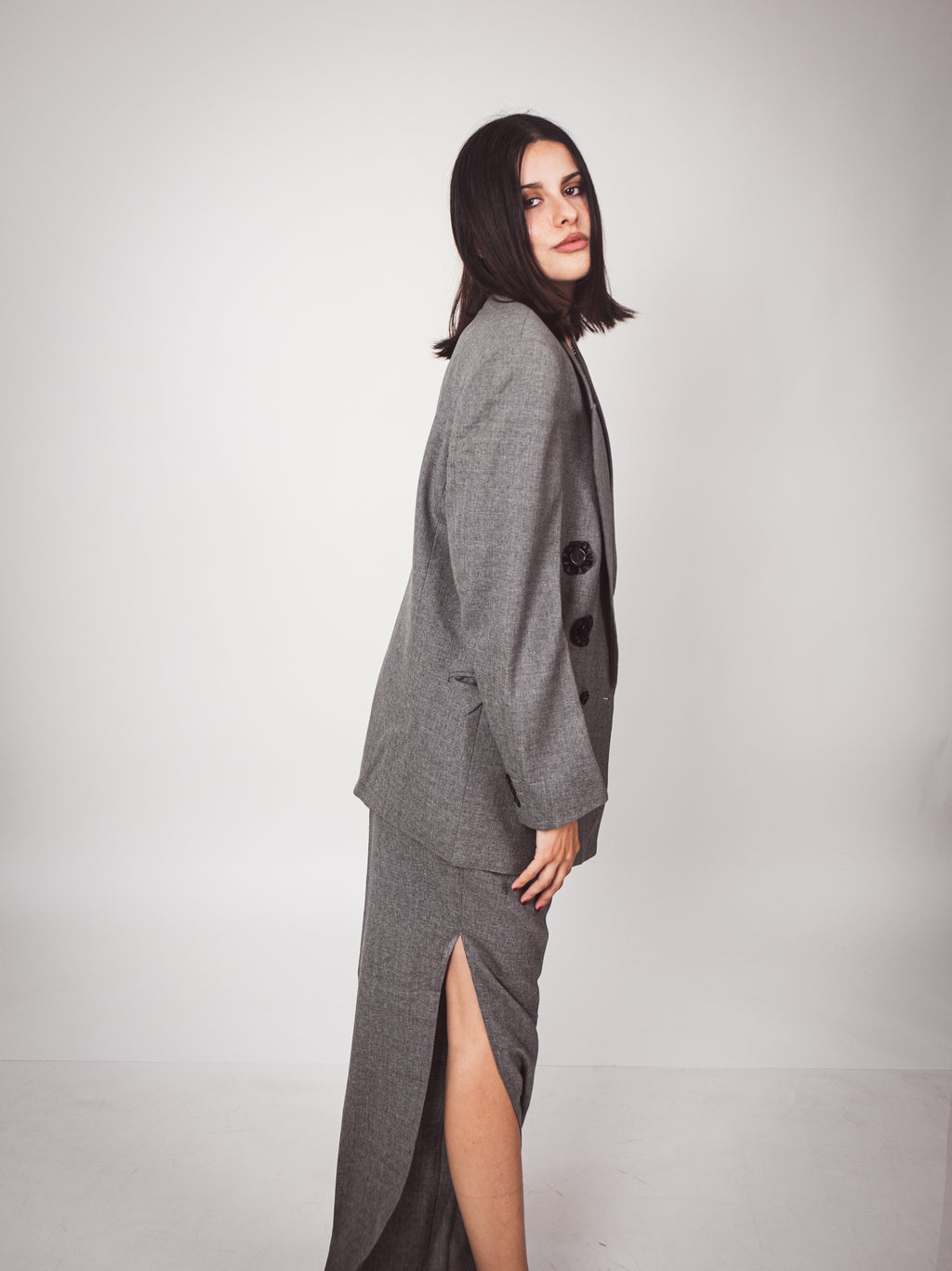 Conjunto Gris Blazer x Pantalones abiertos Oversize.