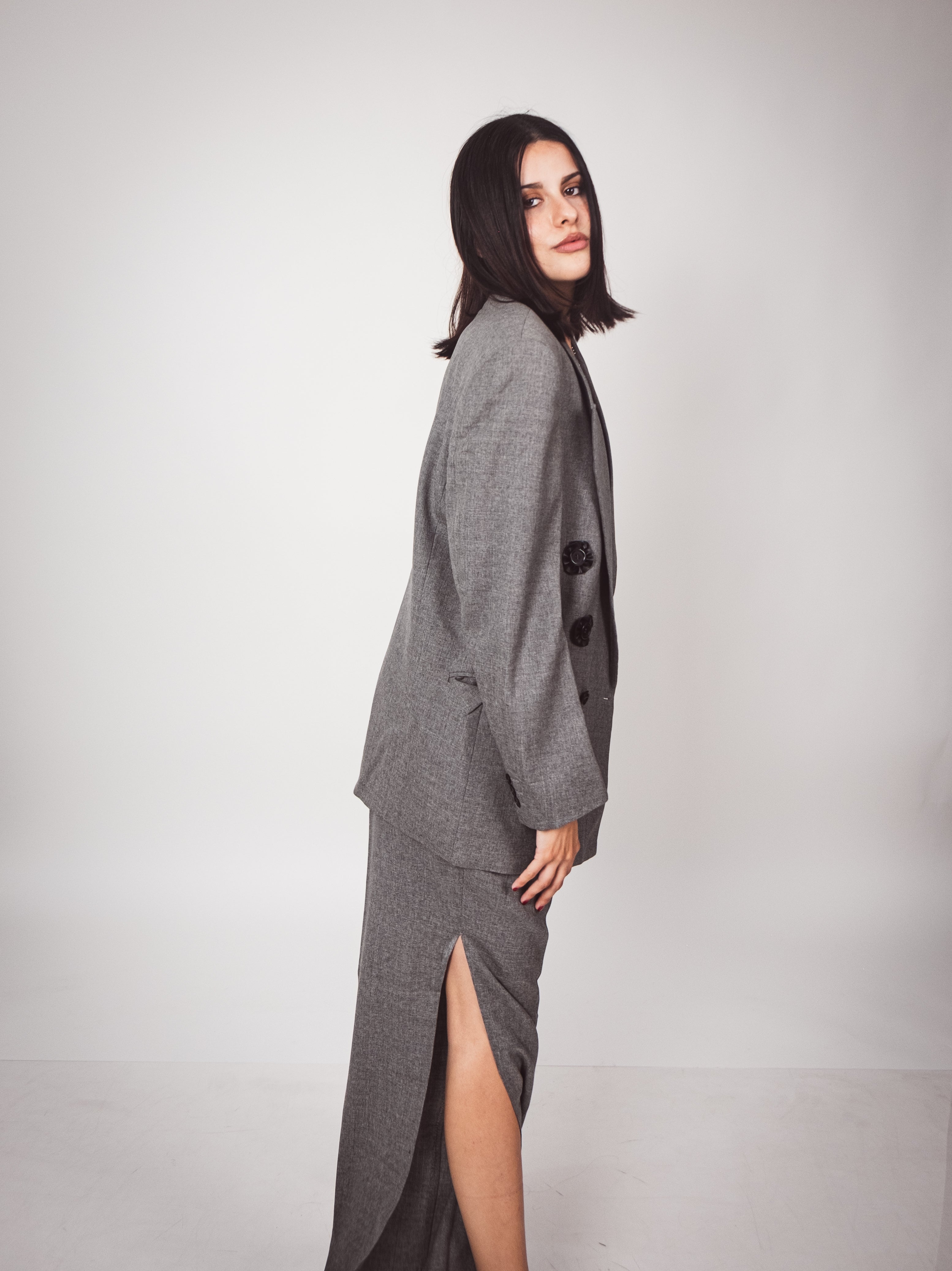 Conjunto Gris Blazer x Pantalones abiertos Oversize.